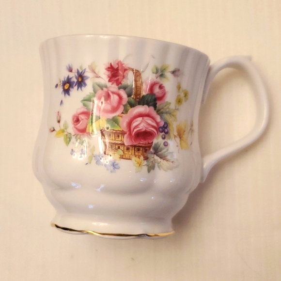 Vintage Royal Albert Bone China - Picture 1 of 3
